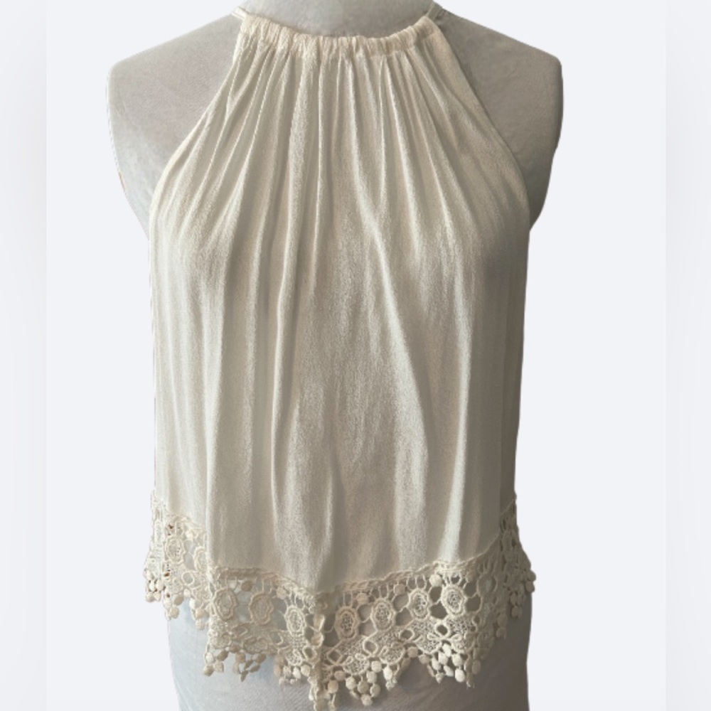 Urban Look | NWOT Off-White High-Neck Top